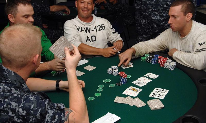 Luật chơi Poker Tk88 Qua vòng chia bài